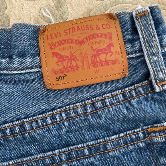 Levi’s denim shorts - Picture 4 of 4